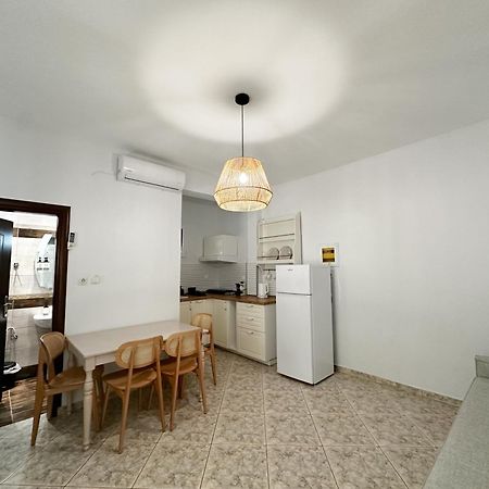 Petra Mare Apartments Alikí エクステリア 写真