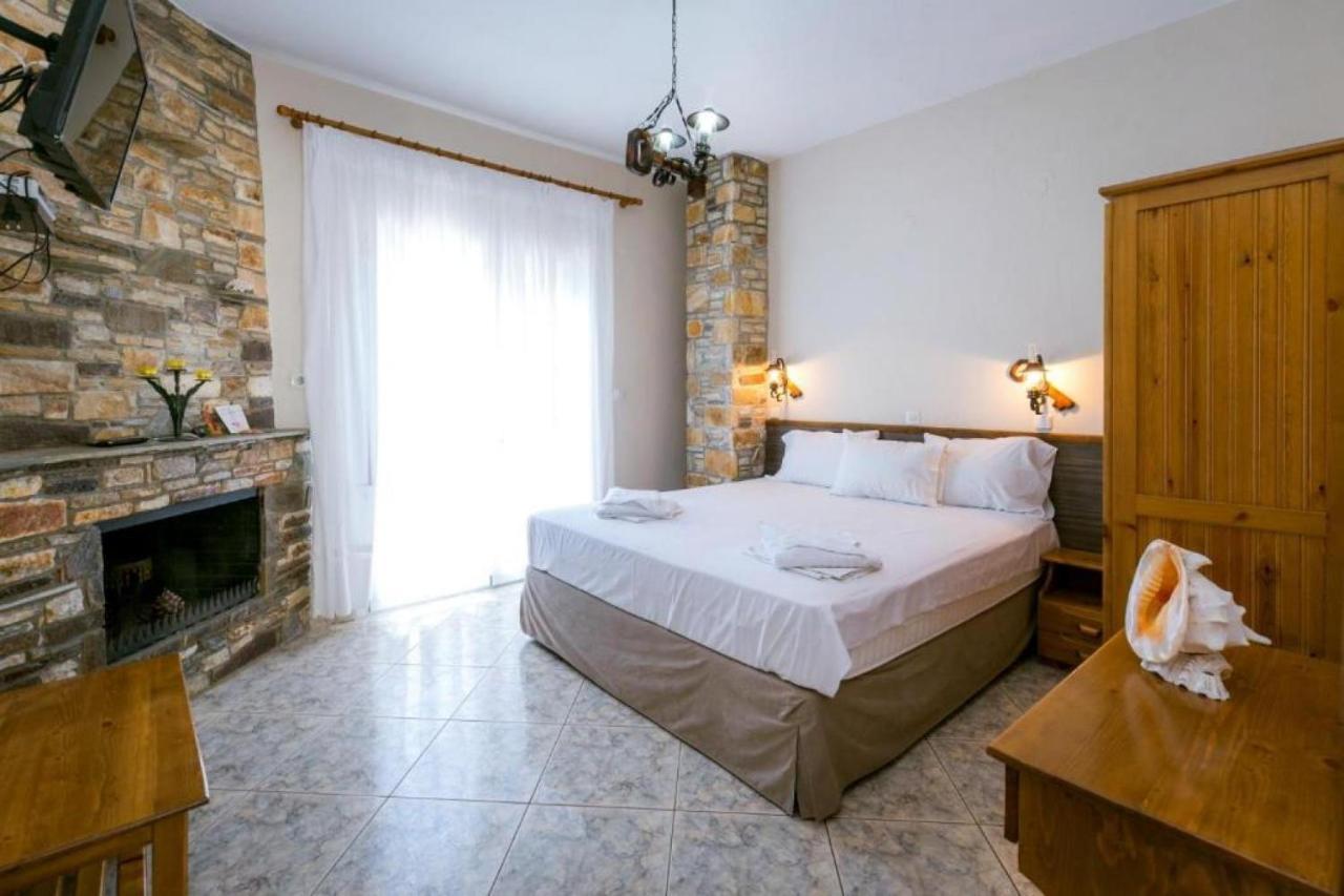 Petra Mare Apartments Alikí エクステリア 写真
