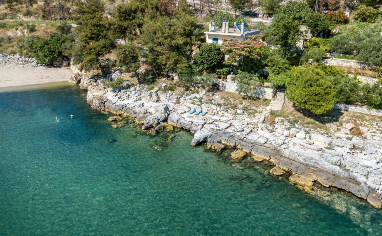 Petra Mare Apartments Alikí エクステリア 写真
