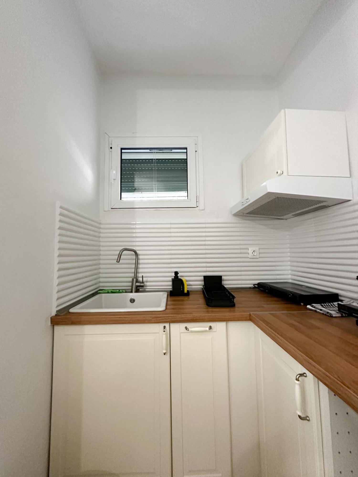 Petra Mare Apartments Alikí エクステリア 写真